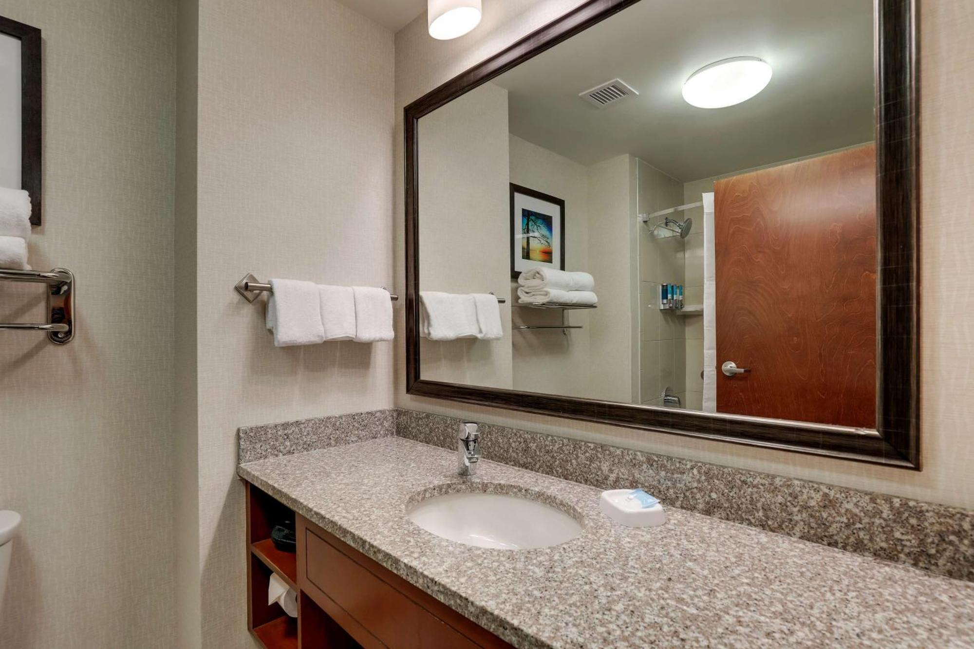 Drury Inn & Suites Charlotte Arrowood Eksteriør bilde