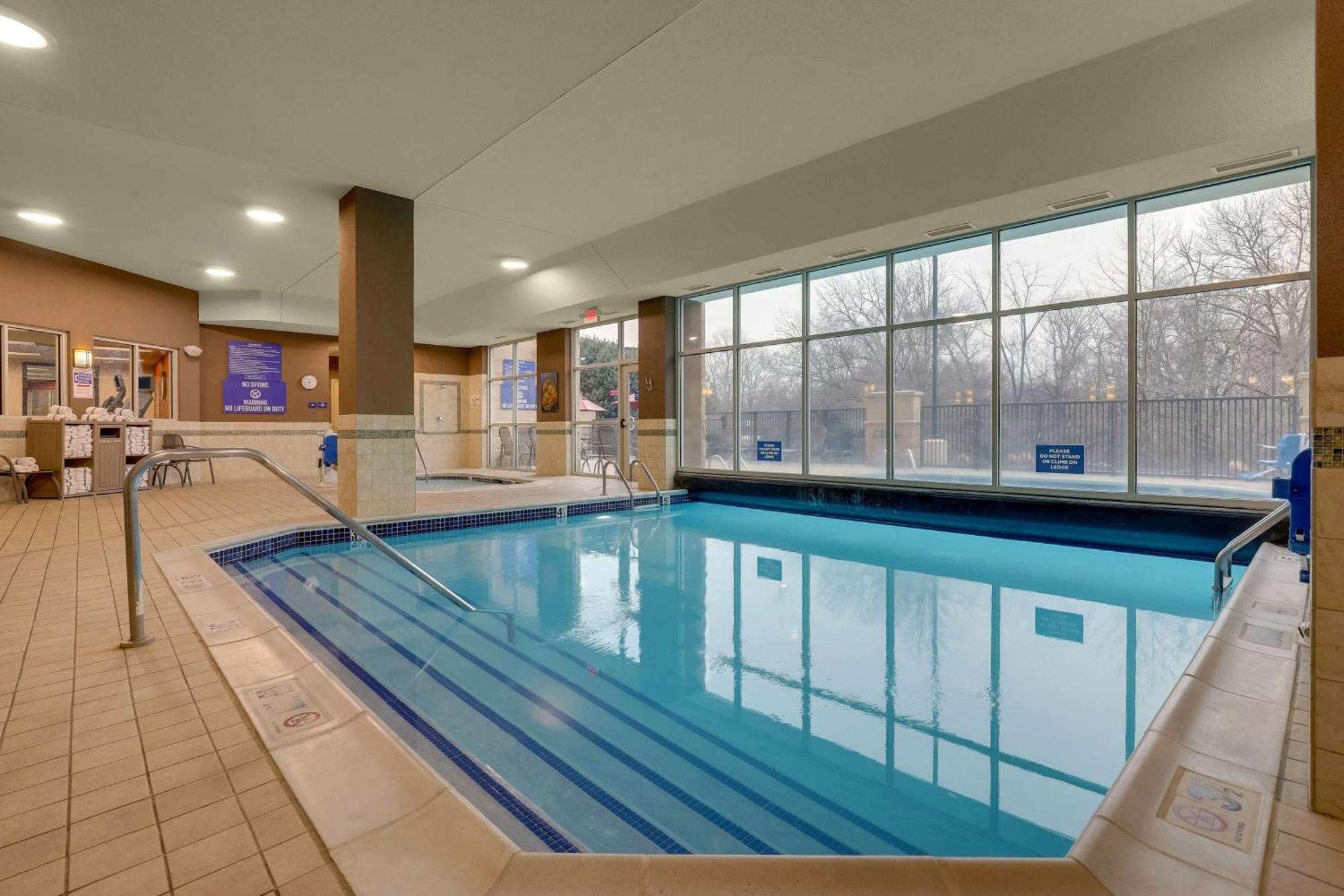 Drury Inn & Suites Charlotte Arrowood Eksteriør bilde