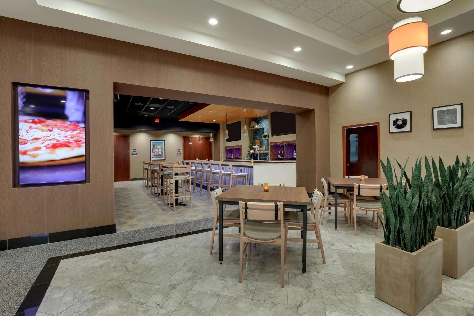 Drury Inn & Suites Charlotte Arrowood Eksteriør bilde